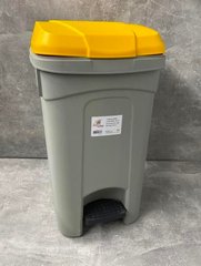Контейнер для отходов с педалью и колесами желтая крышка 60л d52 см h68 см полипропилен